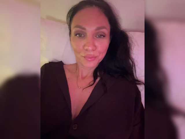 Buffi's BongaCams show and profile