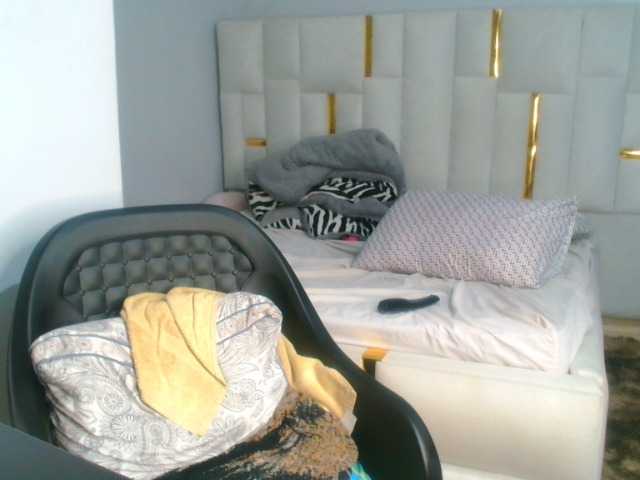 bustymelons69 webcam bongacams model stream image