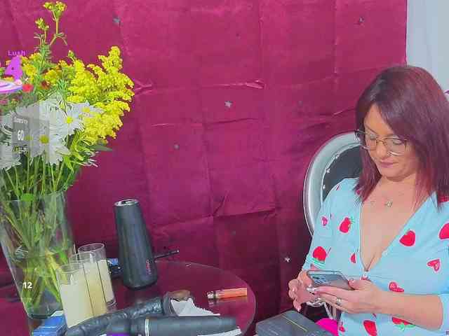 Elegantrouse webcam
