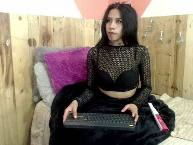 Kylie-Fox webcam