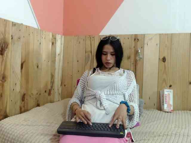 Kylie-Fox webcam