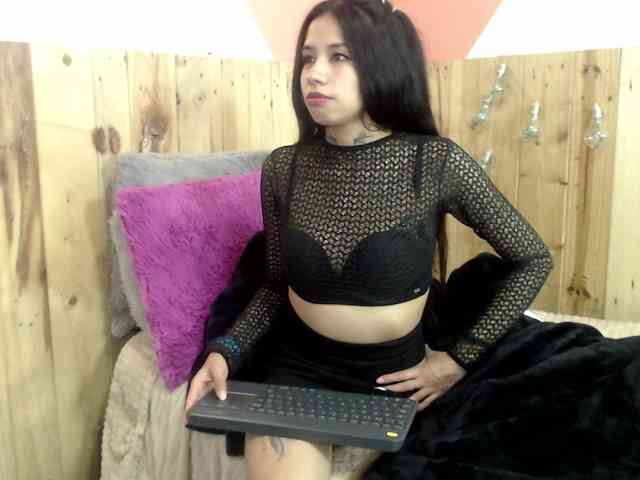 Kylie-Fox webcam