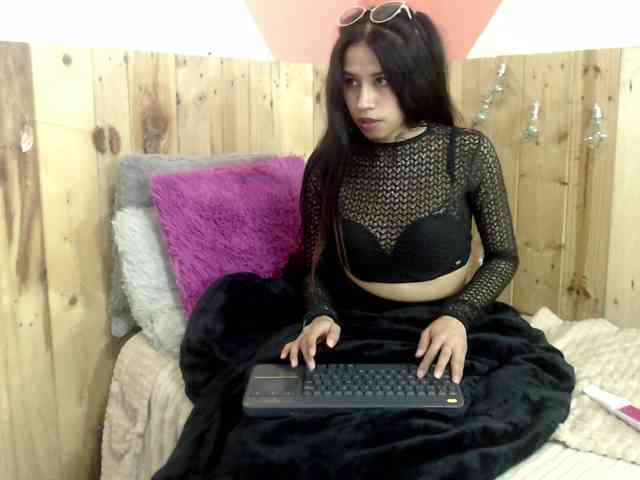 Kylie-Fox webcam