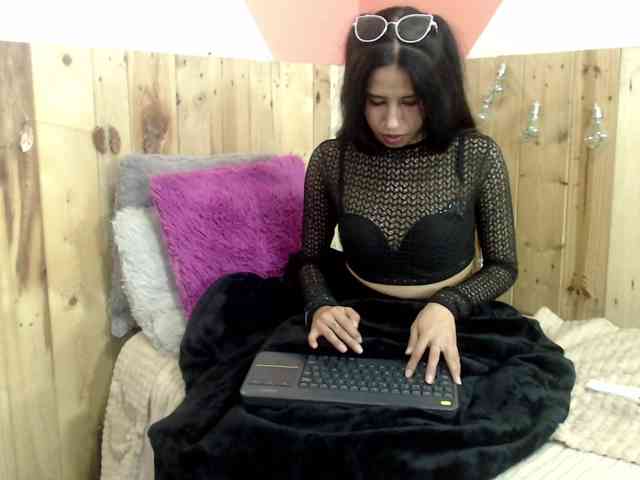 Kylie-Fox webcam
