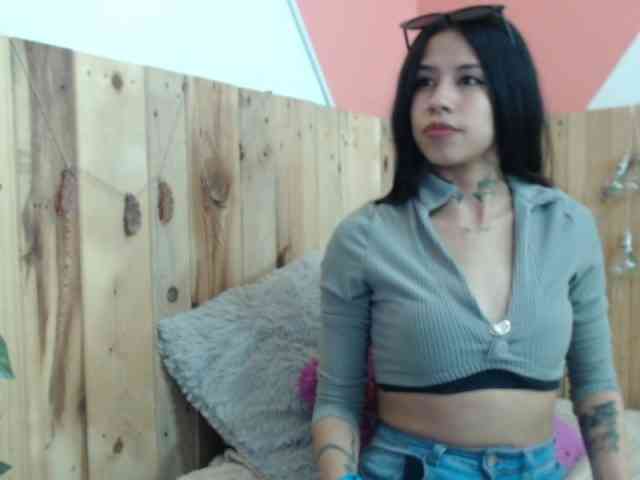 Kylie-Fox webcam