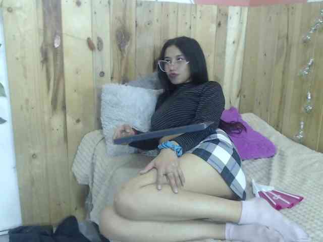 Kylie-Fox webcam