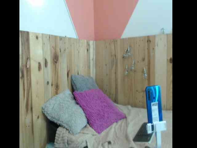 Kylie-Fox webcam