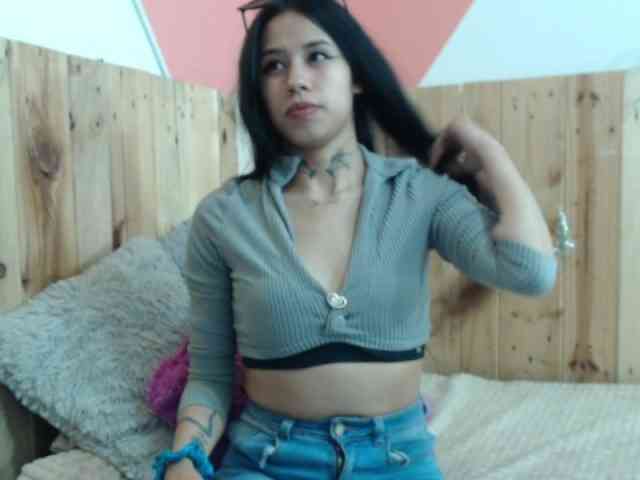 Kylie-Fox webcam