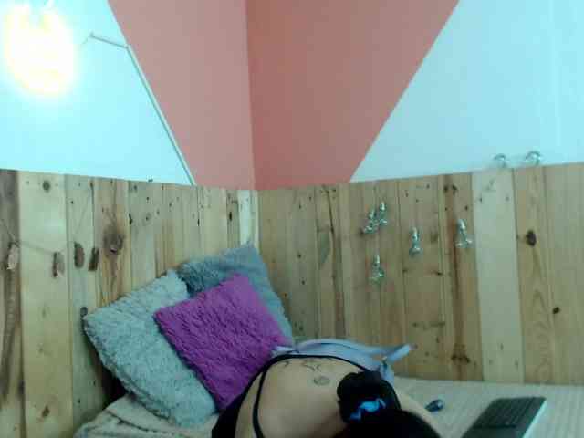 Kylie-Fox webcam