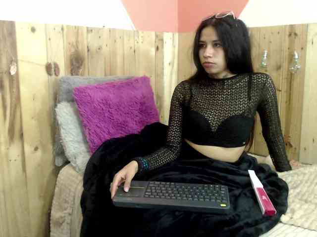 Kylie-Fox webcam