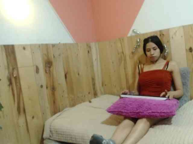 Kylie-Fox webcam