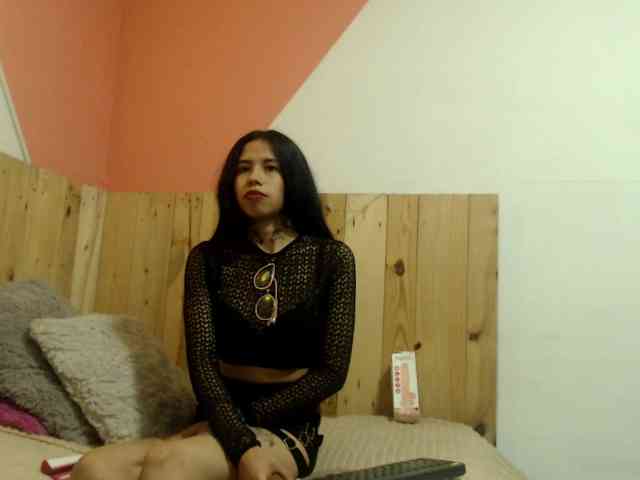 Kylie-Fox webcam