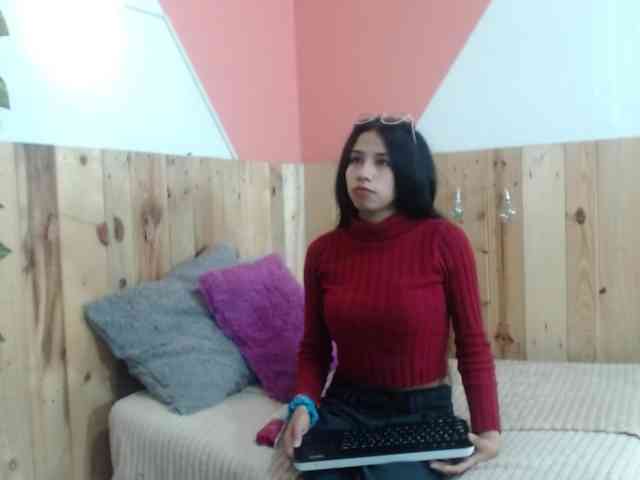 Kylie-Fox webcam