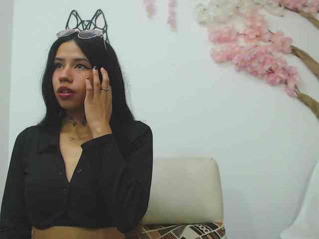 Kylie-Fox webcam