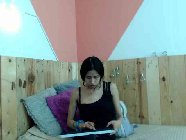 Kylie-Fox webcam