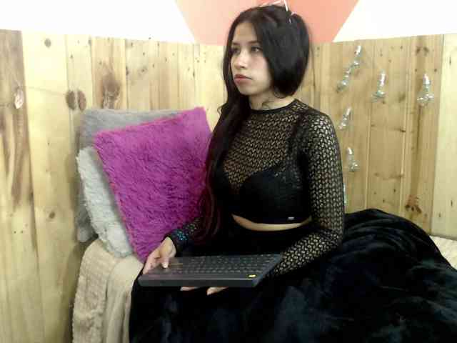 Kylie-Fox webcam