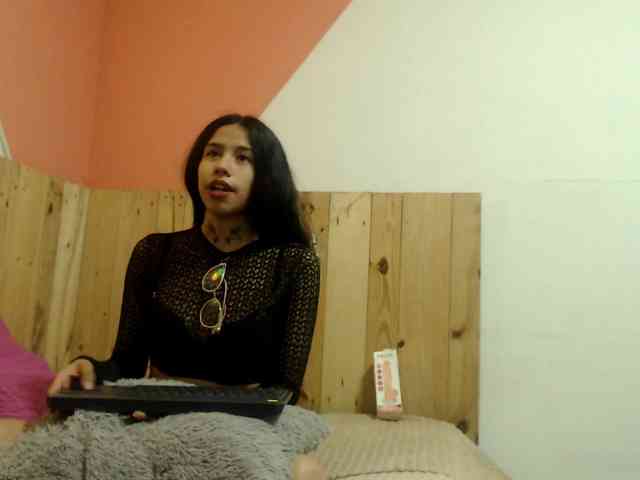 Kylie-Fox webcam