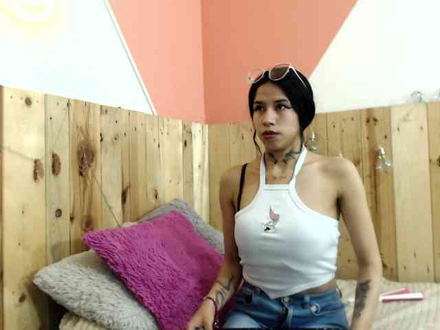 Kylie-Fox webcam