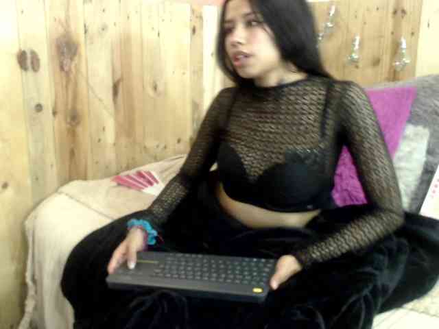 Kylie-Fox webcam