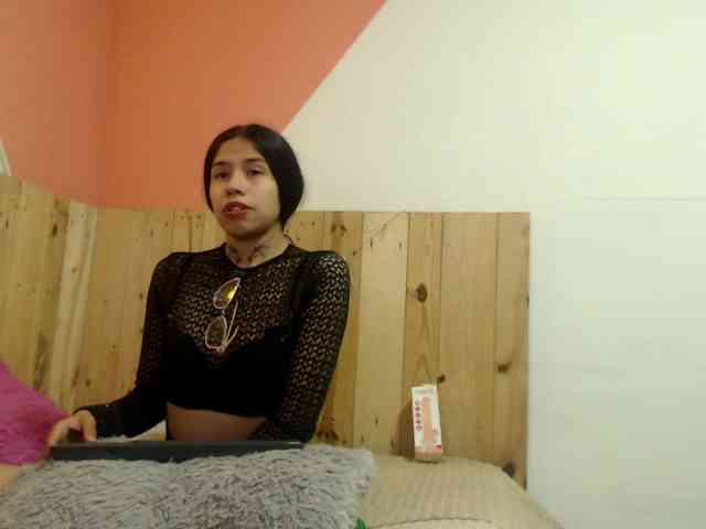 Kylie-Fox webcam
