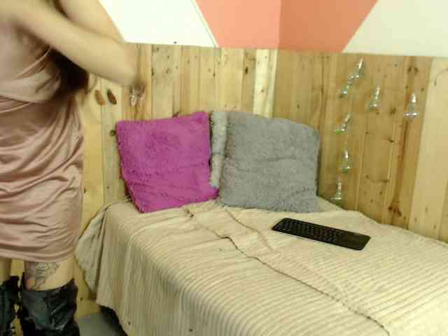 Kylie-Fox webcam