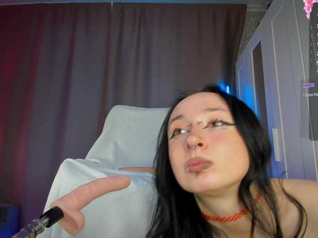 Juicy-Vikki's BongaCams show and profile
