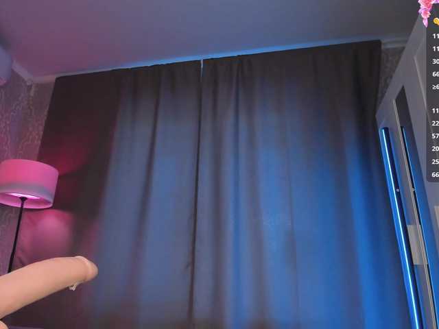 Juicy-Vikki's BongaCams show and profile