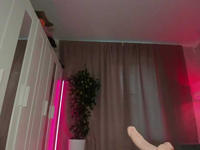 Juicy-Vikki