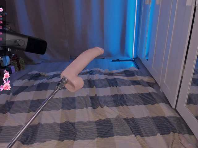 Juicy-Vikki's BongaCams show and profile