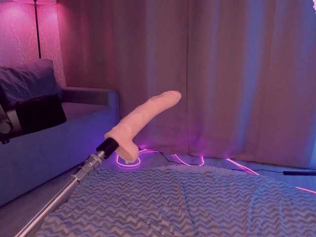 Juicy-Vikki's BongaCams show and profile