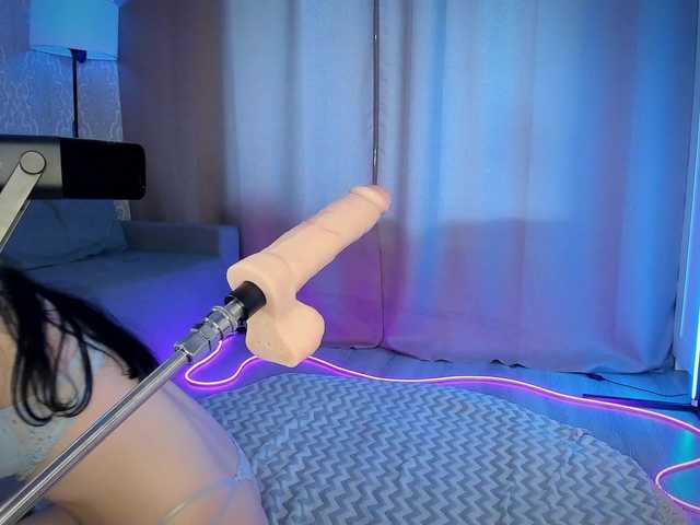 Juicy-Vikki's BongaCams show and profile