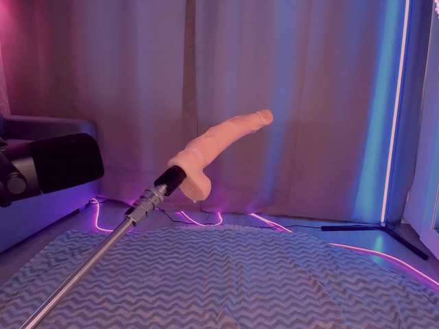 Juicy-Vikki's BongaCams show and profile