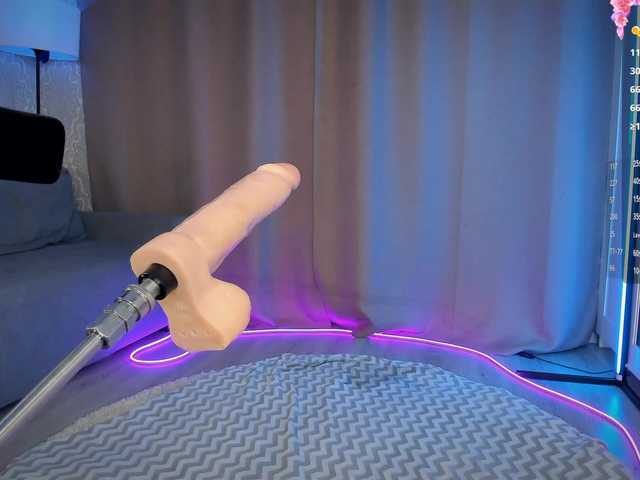 Juicy-Vikki's BongaCams show and profile