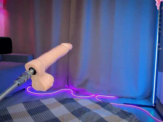 Juicy-Vikki's BongaCams show and profile