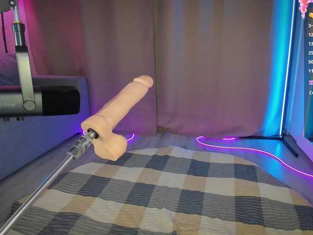 Juicy-Vikki's BongaCams show and profile