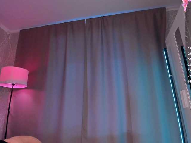 Juicy-Vikki's BongaCams show and profile