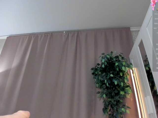 Juicy-Vikki's BongaCams show and profile