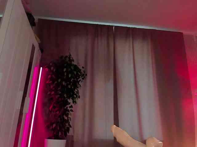 Juicy-Vikki webcam