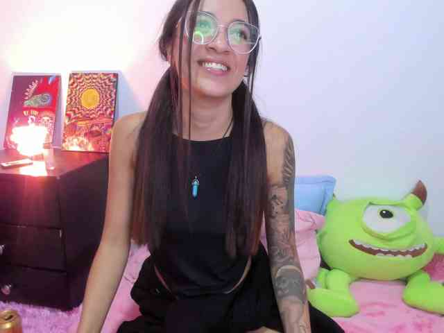 HoneyMiqueila webcam