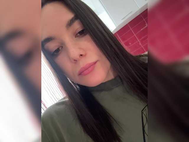 le modèle ILEM0609 est en webcam porno dans un show sur le site bongacams, il possède les tags suivants: White/Caucasian,Brunette,Shaved