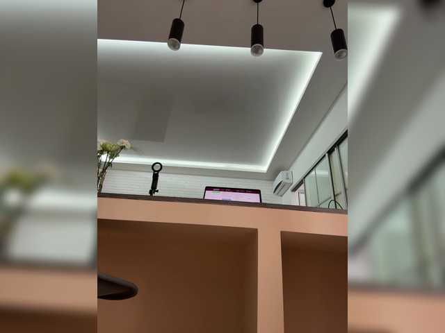 le modèle ILEM0609 est en webcam porno dans un show sur le site bongacams, il possède les tags suivants: White/Caucasian,Brunette,Shaved