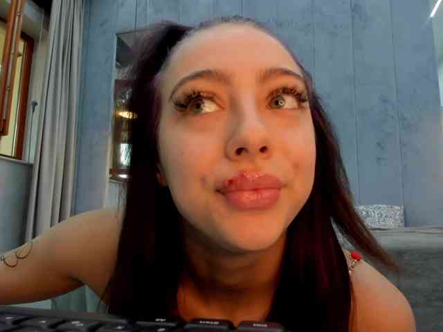 Eva-Skyy webcam