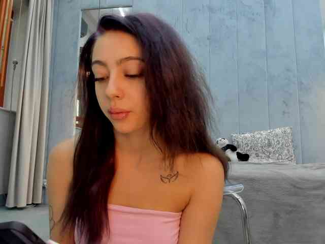Eva-Skyy webcam