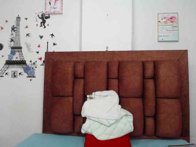 vauroracooper Live Webcam on BongaCams