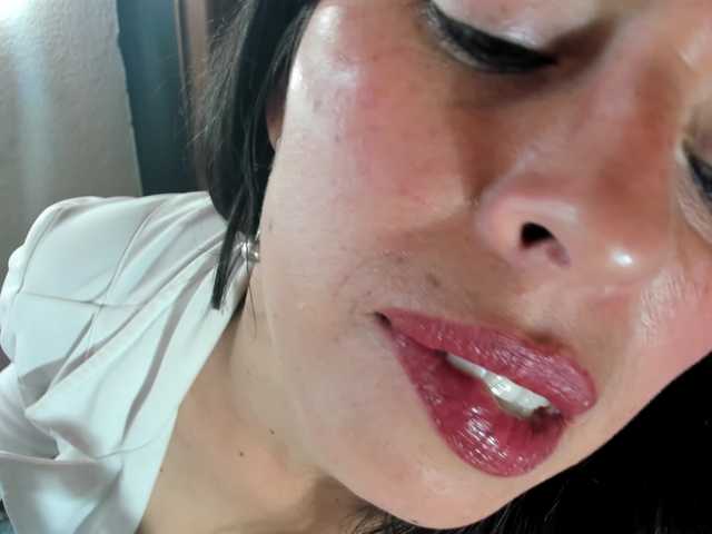 katherine-blair's BongaCams show and profile