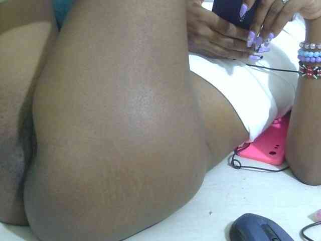 Cuteavril webcam