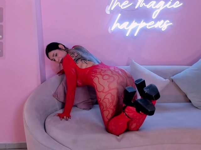 SarahYates's BongaCams show and profile