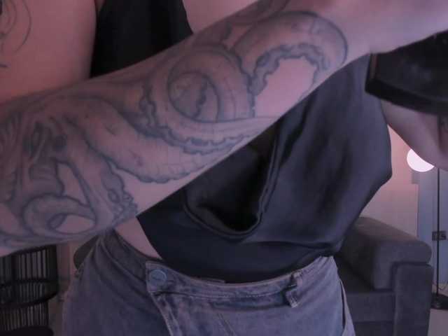 SarahYates's BongaCams show and profile