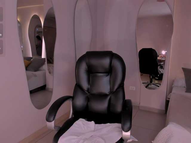 SarahYates's BongaCams show and profile