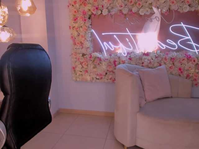 SarahYates's BongaCams show and profile